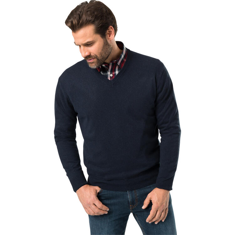 Auf diesem Bild sehen Sie Royal Spencer Herrenpullover Kaschmir-Seide mit V-Ausschnitt in der Farbe dunkelblau