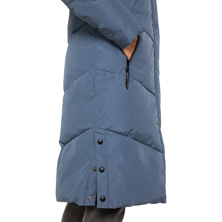 Auf diesem Bild sehen Sie Patsy & Lou Damen Steppmantel lang in der Farbe mittelblau