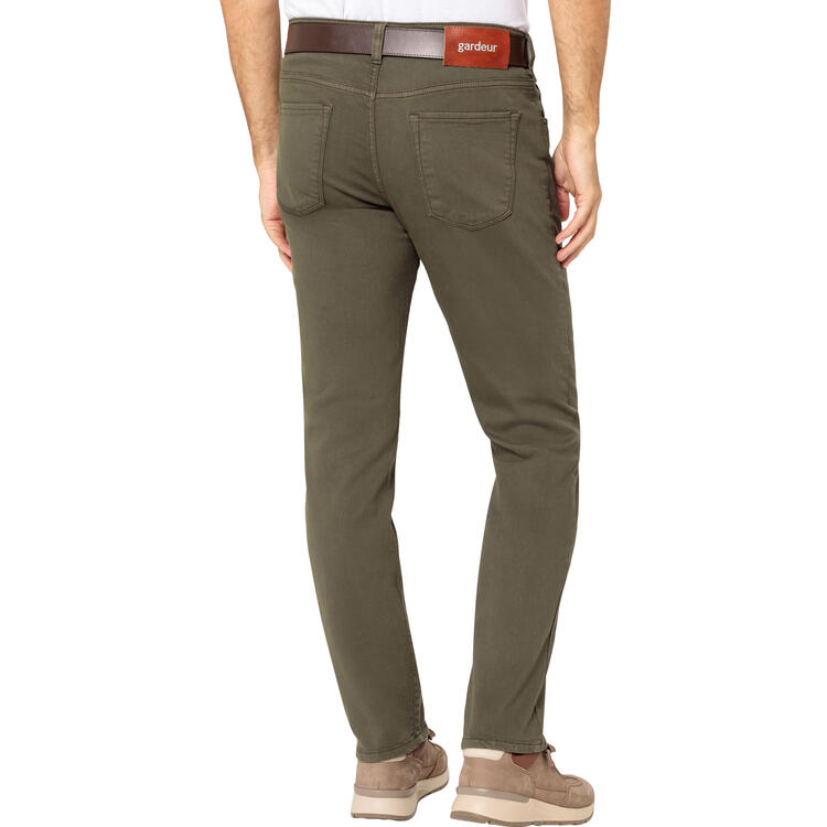 Auf diesem Bild sehen Sie Gardeur Herren Freizeithose aus weicher Baumwolle in der Farbe khaki