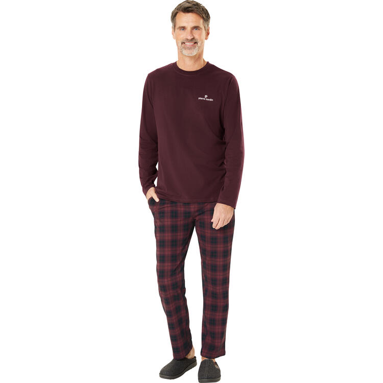 Auf diesem Bild sehen Sie Pierre Cardin Herren Pyjama lang in der Farbe bordeaux