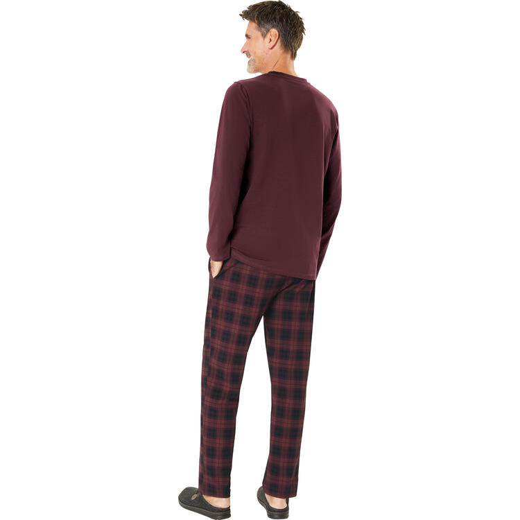 Auf diesem Bild sehen Sie Pierre Cardin Herren Pyjama lang in der Farbe bordeaux