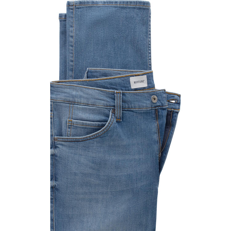 Auf diesem Bild sehen Sie Mustang Herren Stretch-Jeans in der Farbe mittelblau