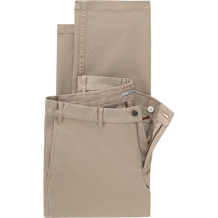 Auf diesem Bild sehen Sie HILTL Herren Freizeithose in der Farbe sand