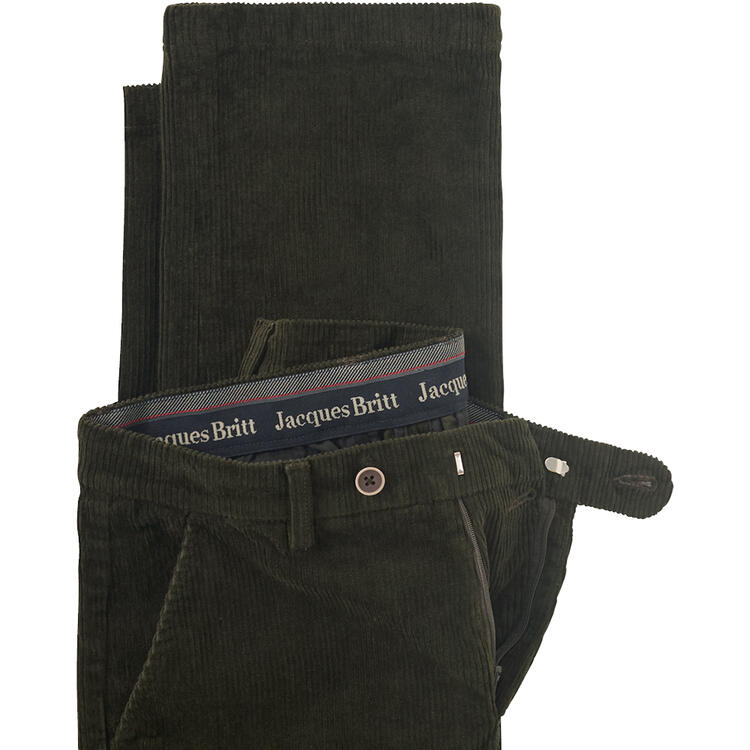 Auf diesem Bild sehen Sie Jacques Britt Herren Genua Cordhose  in der Farbe gr�n