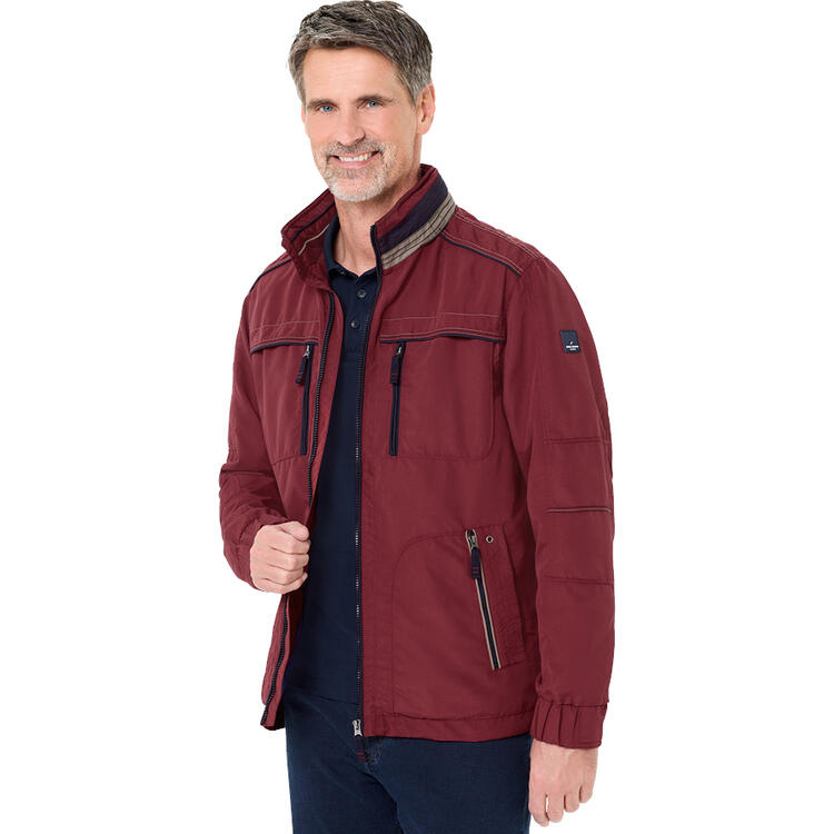 Auf diesem Bild sehen Sie Daniel Hechter Herren Funktionsjacke, wasserabweisend mit Kapuze in der Farbe rot