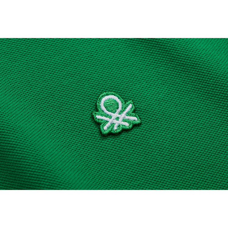 Auf diesem Bild sehen Sie Benetton Poloshirt kurzarm unisex, unifarben aus 100% Baumwolle&nbsp; in der Farbe gr�n