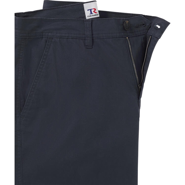 Auf diesem Bild sehen Sie Tom Ramsey Herren Capri-Hosen in der Farbe marine