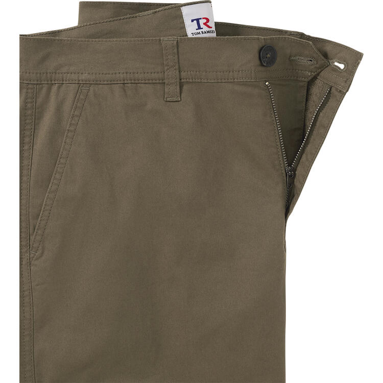 Auf diesem Bild sehen Sie Tom Ramsey Herren Capri-Hosen in der Farbe khaki