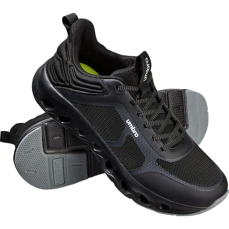 Auf diesem Bild sehen Sie Umbro Herren Sport- und Freizeitschuhe, bequem und leicht f�r jeden Tag in der Farbe schwarz