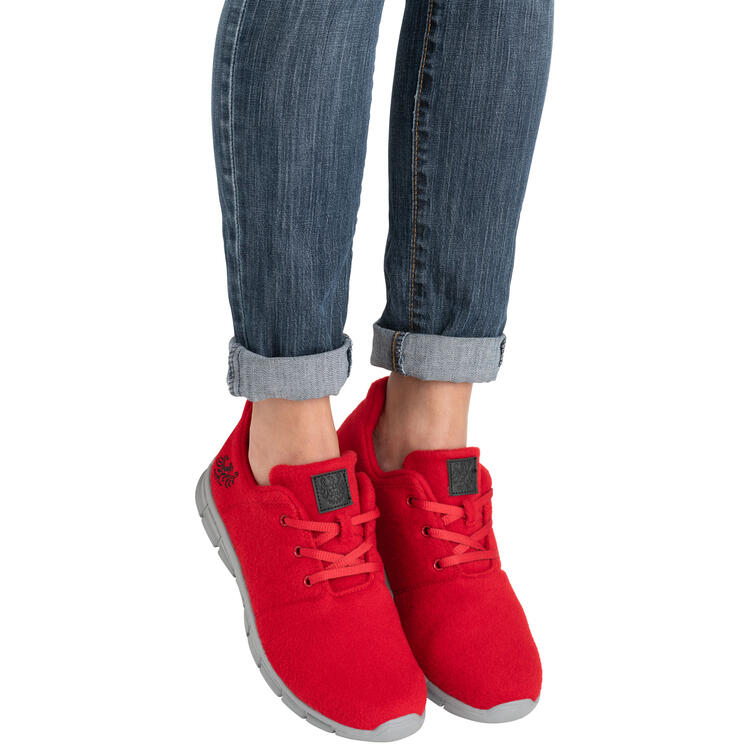 Auf diesem Bild sehen Sie Tiroler Loden Merino-Sneaker unisex in der Farbe rot