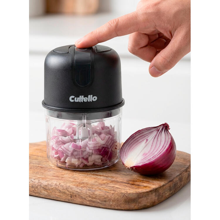 Auf diesem Bild sehen Sie Cuttello Power-Zerkleinerer in der Farbe schwarz