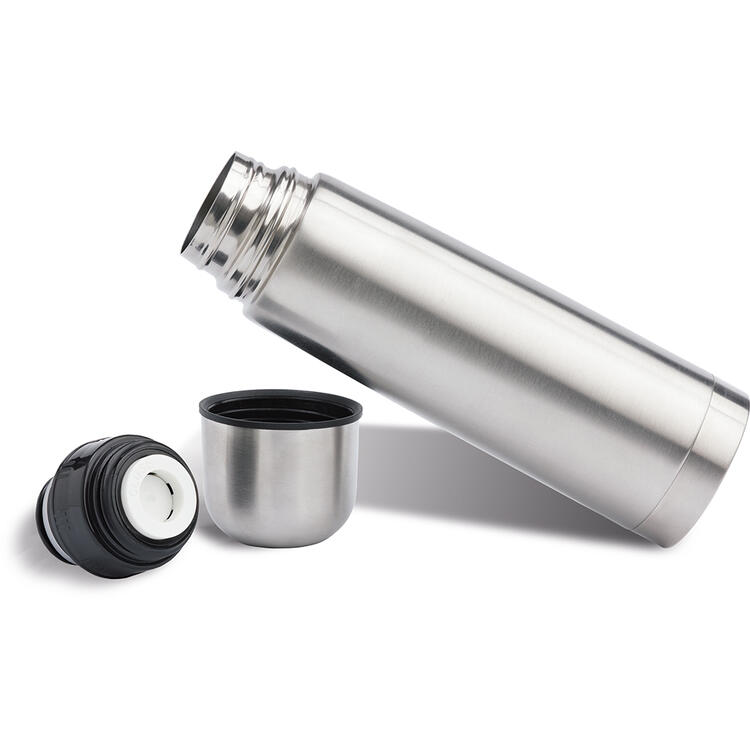 Auf diesem Bild sehen Sie Cuttello Thermosflasche gro� in der Farbe silber